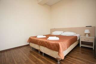 Гостиница Эссе Хаус  Адлер Стандартный двухместный номер с 1 кроватью или 2 отдельными кроватями-2